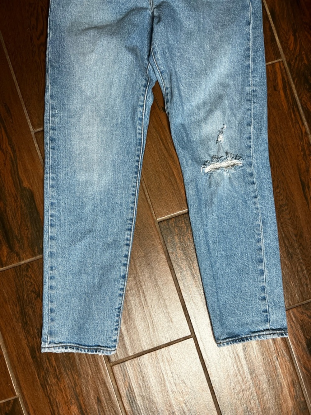 Levi’s Light Wash Denim Distressed High Rise Wedgie Jeans women’s Size 28 - Picture 4 of 7